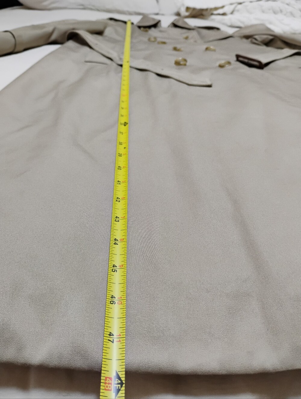 Vintage Burberry Beige Trench Coat with Signature Plaid Lining - Picture 8 of 11
